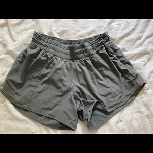 Lululemon Hotty Hot Shorts 4’’